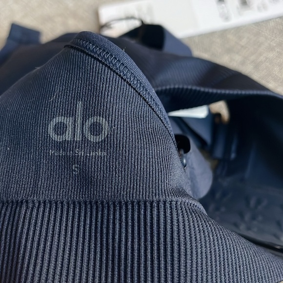 Alo Seamless Ribbed Strength Bra Size Small * - Picture 8 of 8